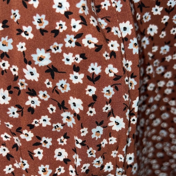 Francesca’s Mallorie Ditsy Floral Smocked Mini Dress Size Medium - Picture 3 of 6